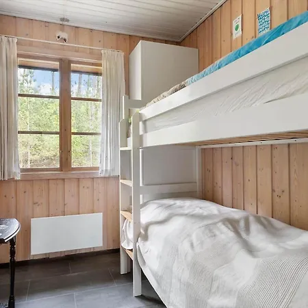 1573-aakirkeby-fyrreskoven-36 * Vester Somarken