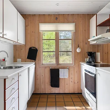 1573-aakirkeby-fyrreskoven-36 *