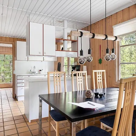 1573-aakirkeby-fyrreskoven-36 * Vester Somarken